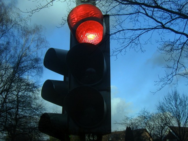 Для безопасности движения на перекрестке улиц Полянской и Красноармейской установлен новый светофор
