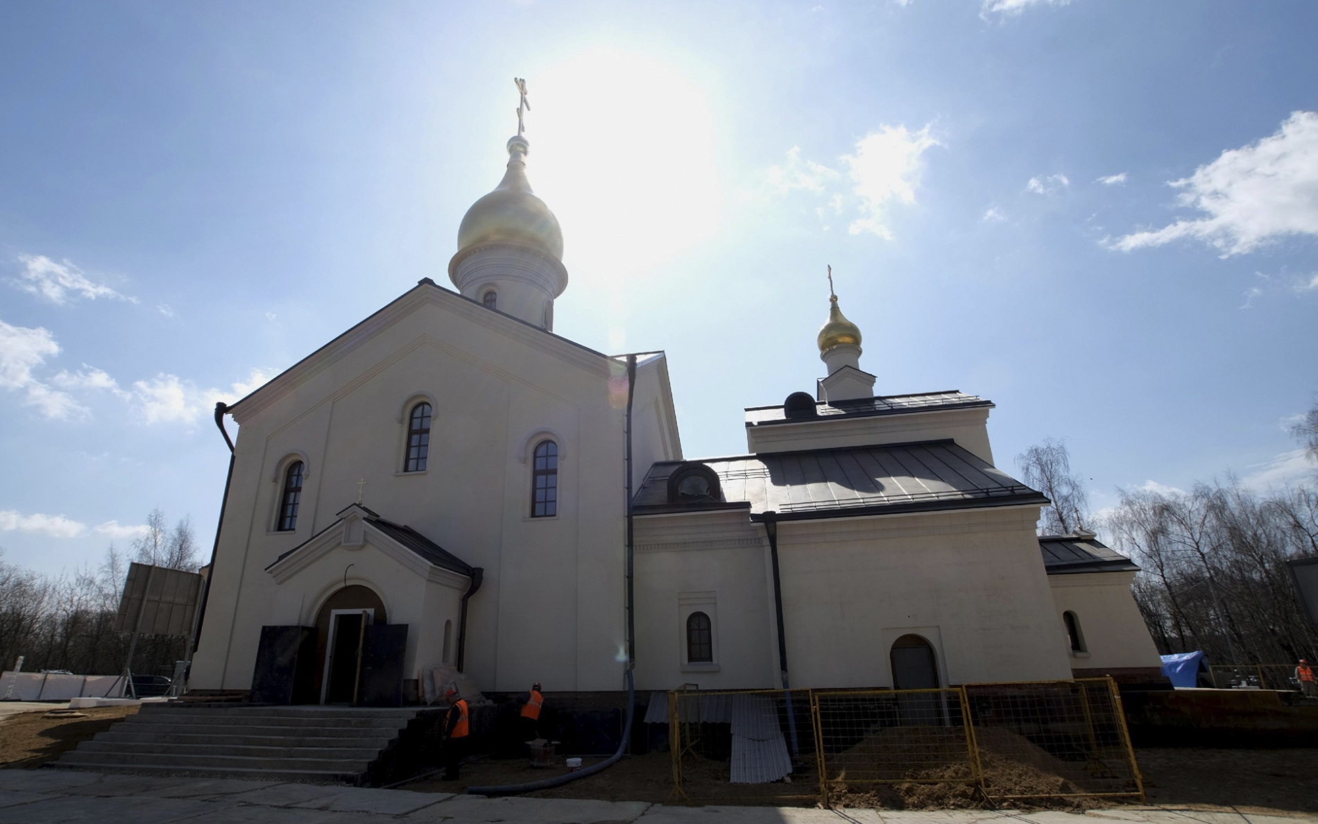 Храм в мещерском парке. Храм успения пресвятой богородицы пос. Казанский храм мещерский парк. Храм казанской иконы божией матери солнцево. Челюскинский.