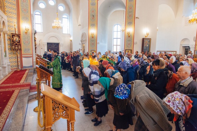 Храм сергия радонежского богослужения. Храм Сергия Радонежского в Солнцево литургия. Служители храма Сергия Радонежского в Солнцево. В храме преподобного Сергия в Солнцево богослужения. Храм Сергия Радонежского в Солнцево литургия 26 декабря.